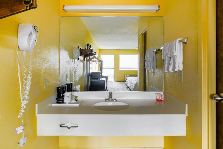 Bathroom sink
