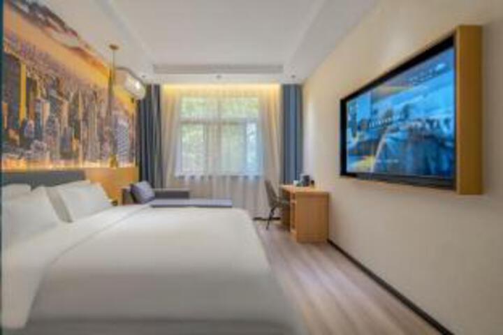 Room 8 of 9