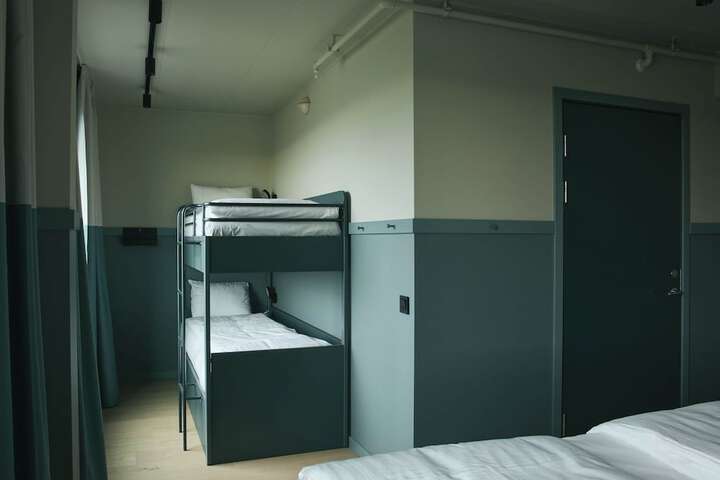 Room 6 of 44