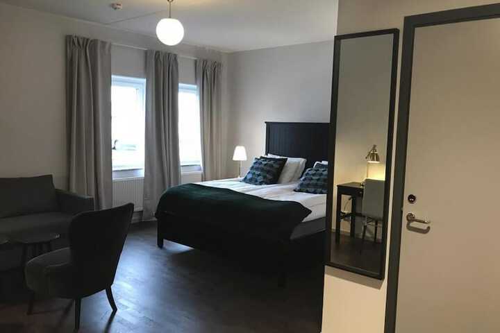 Room 9 of 37