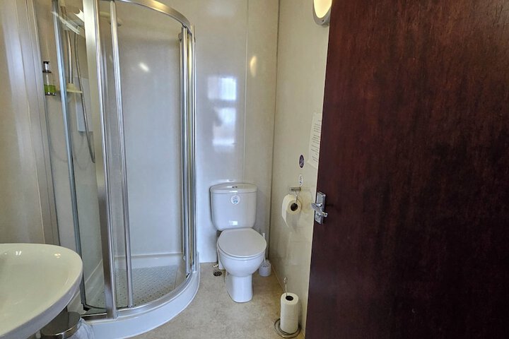 Room 16 of 40