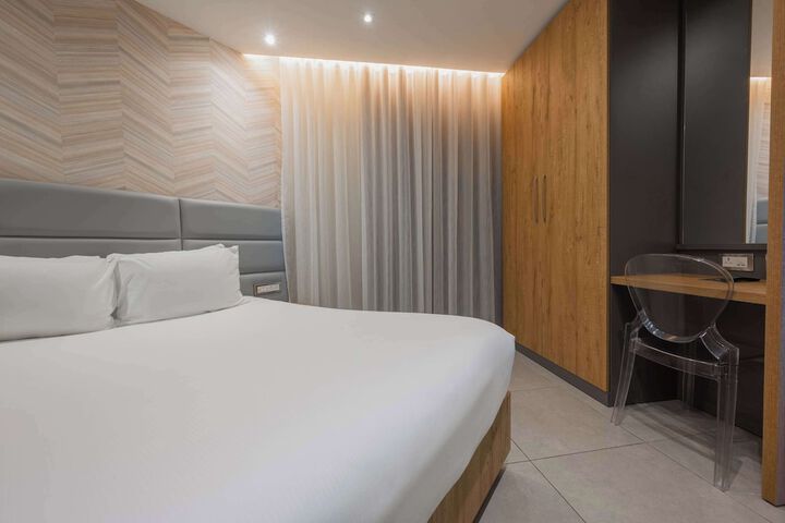 Room 48 of 114