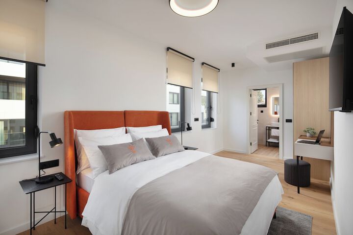 Room 7 of 35