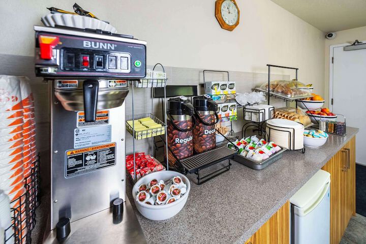 Breakfast/Coffee Service 67 of 76