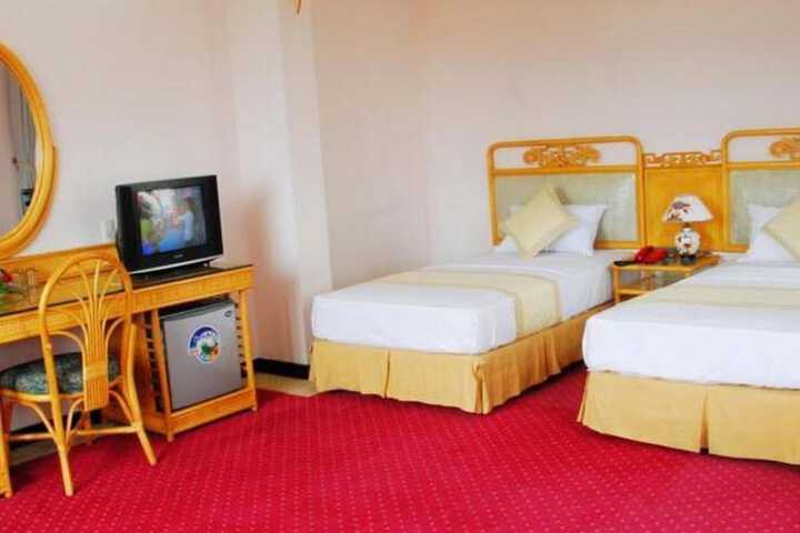 Room 5 of 18