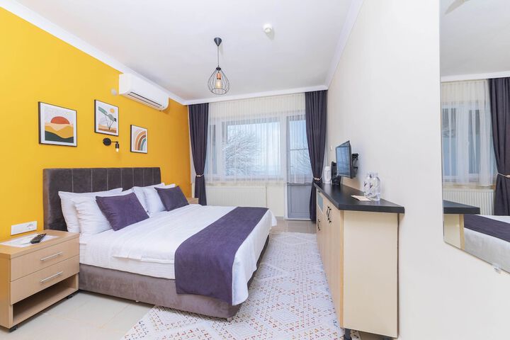 Room 3 of 102
