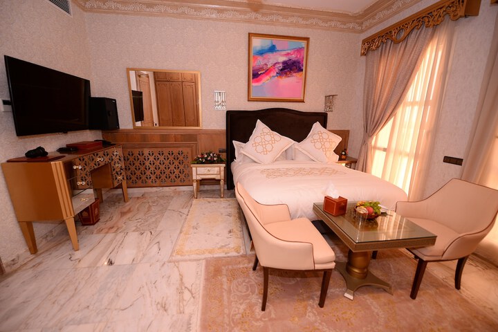 Room 16 of 77