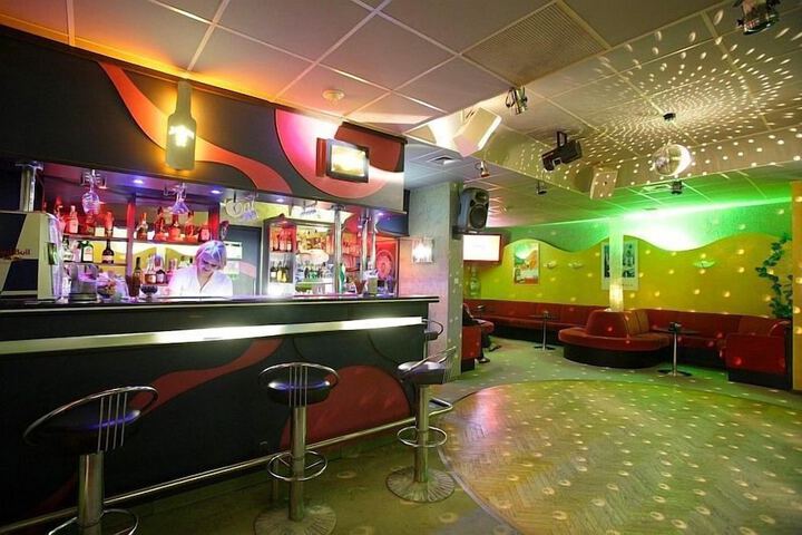 Lounge 34 of 45