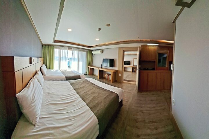 Room 13 of 61