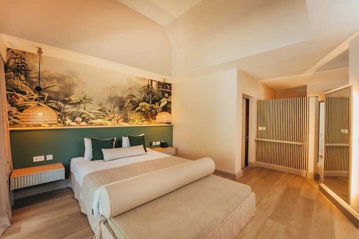Room 4 of 38