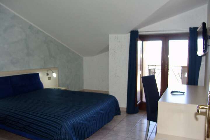 Room 3 of 46