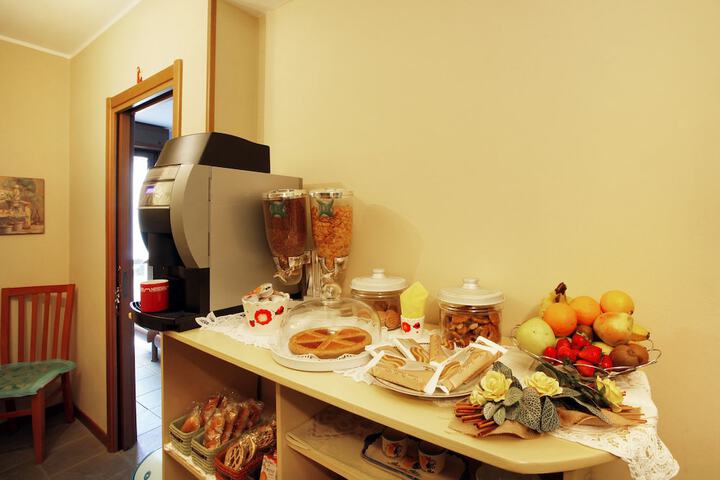 Breakfast/Coffee Service 21 of 34