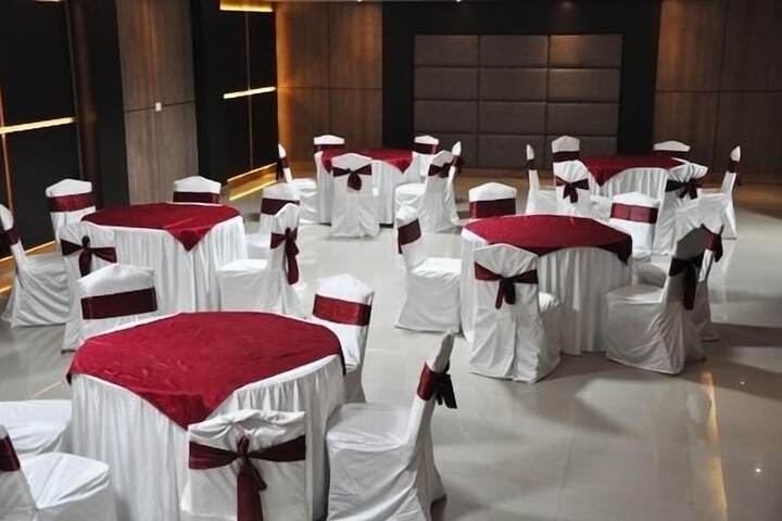 Ballroom/Hall 16 of 21