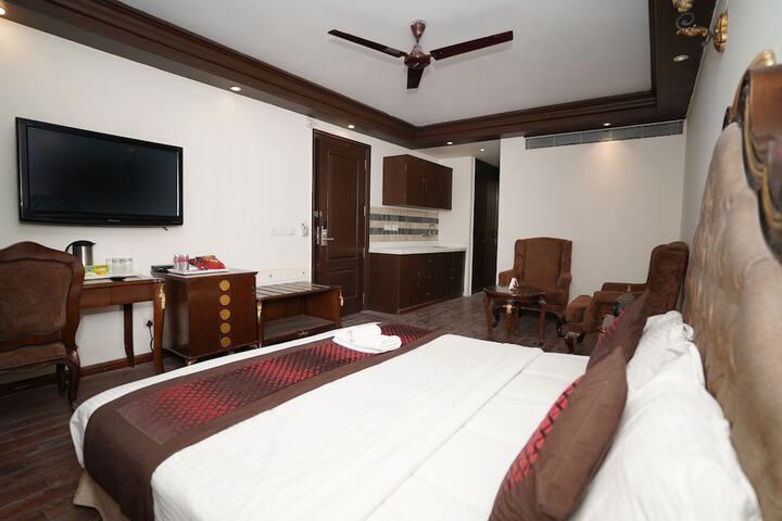 Room 28 of 46