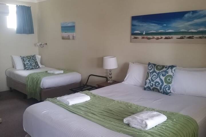 Room 6 of 34
