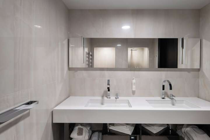 Room 44 of 70