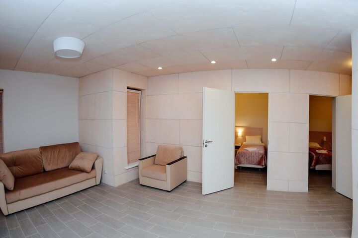 Room 17 of 36