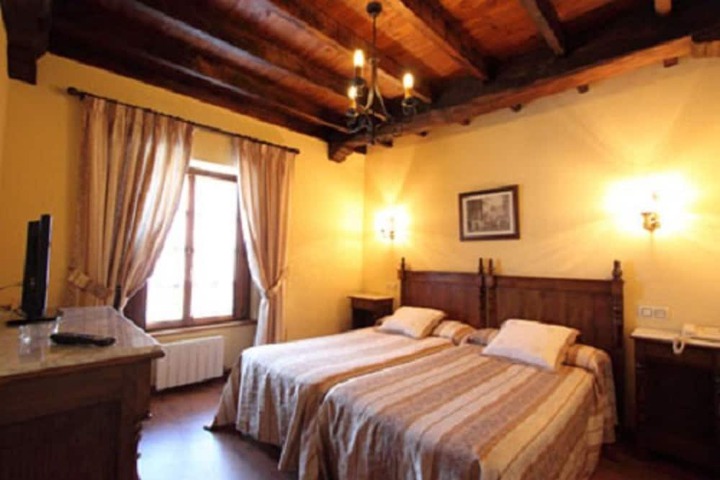 Room 3 of 65