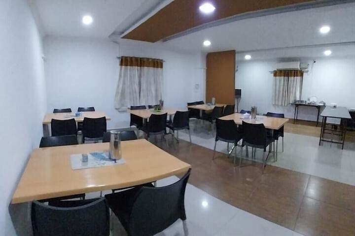 Room 9 of 14