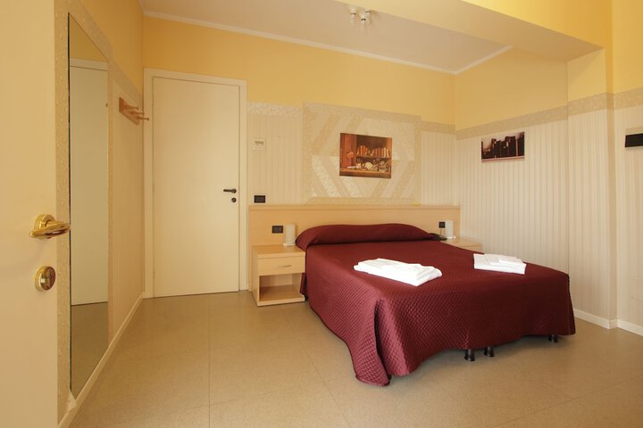 Room 4 of 41