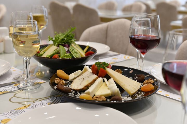 Dining 93 of 102