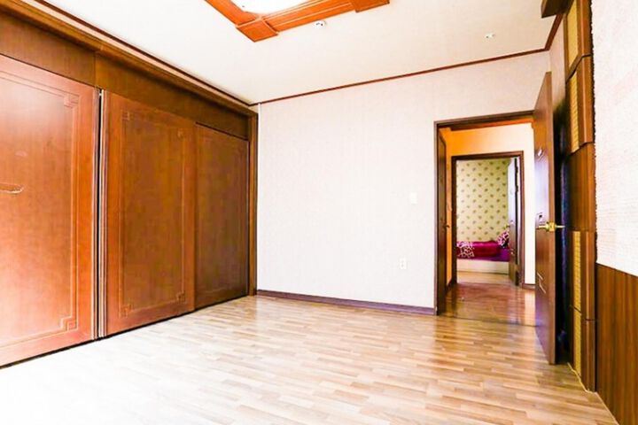 Room 28 of 28