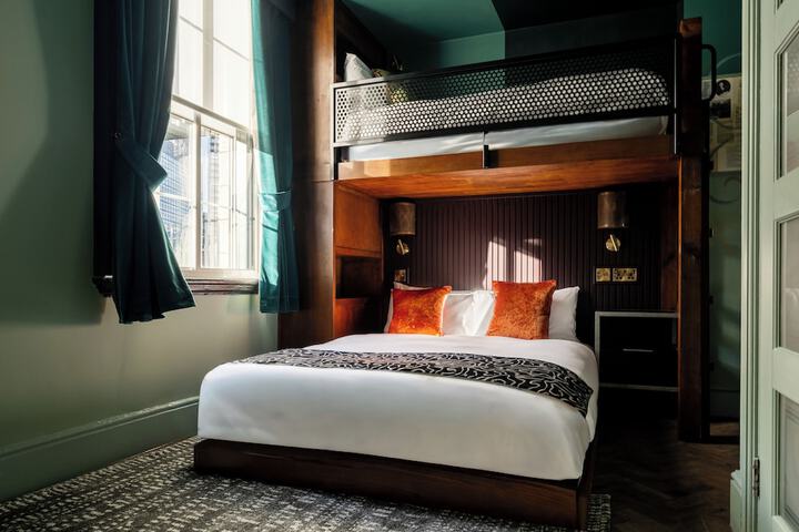 Room 27 of 69