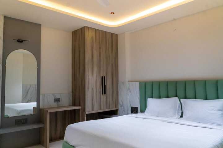 Room 18 of 30
