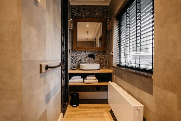 Room 45 of 93