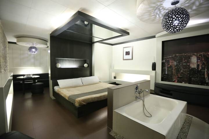 Room 21 of 34