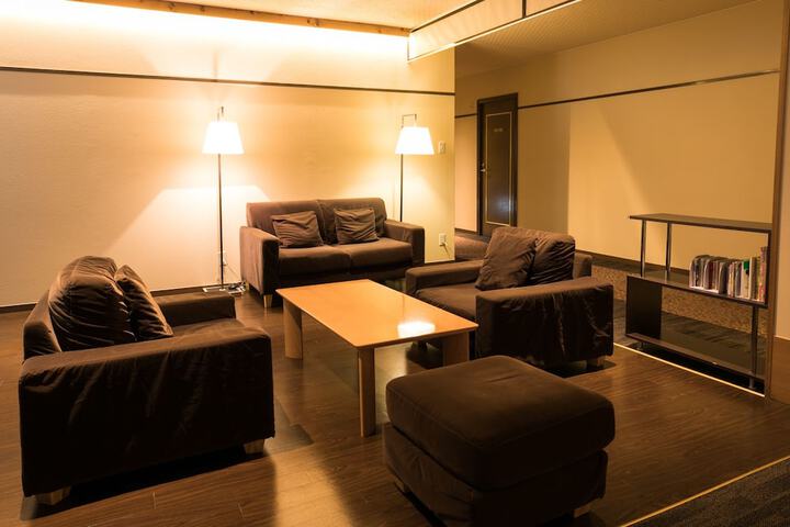 Room 9 of 35