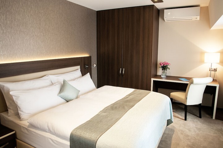 Room 10 of 57