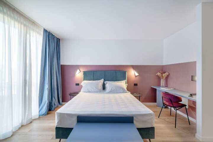 Room 20 of 28