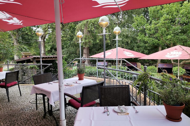Dining 19 of 39