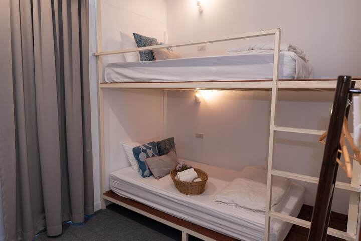 Room 26 of 93