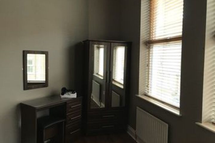 Room 11 of 16