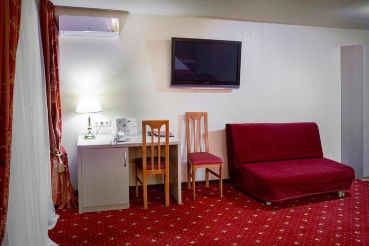 Room 13 of 32