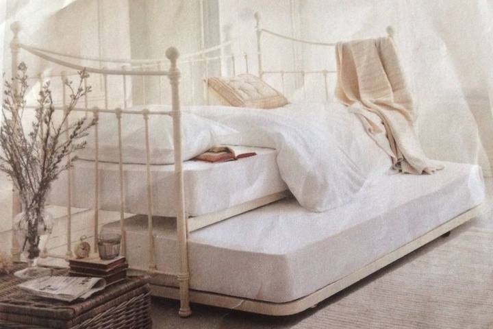 Room 5 of 12