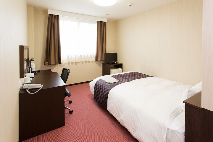 Room 9 of 48
