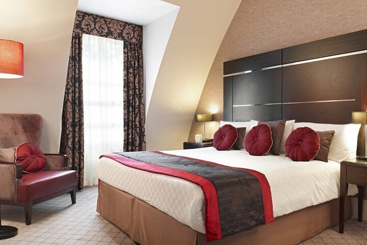 Room 3 of 7