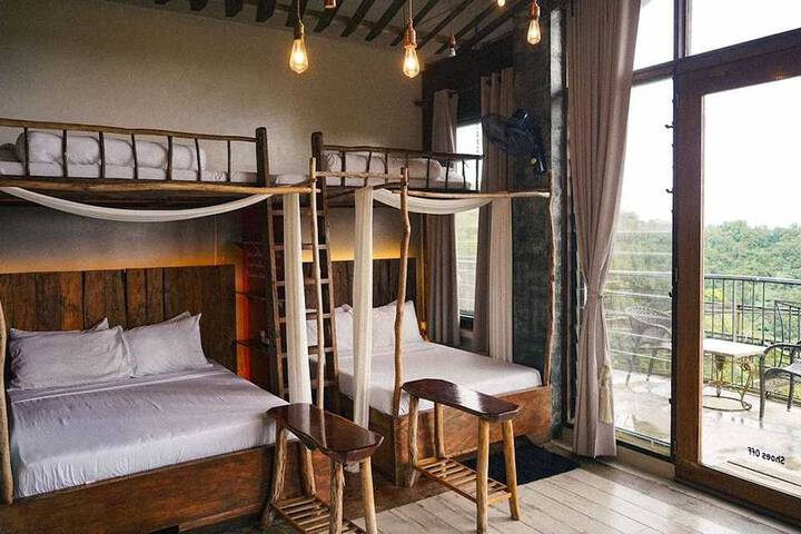 Room 10 of 16