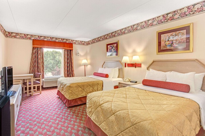 2 Double Beds (1 of 3)