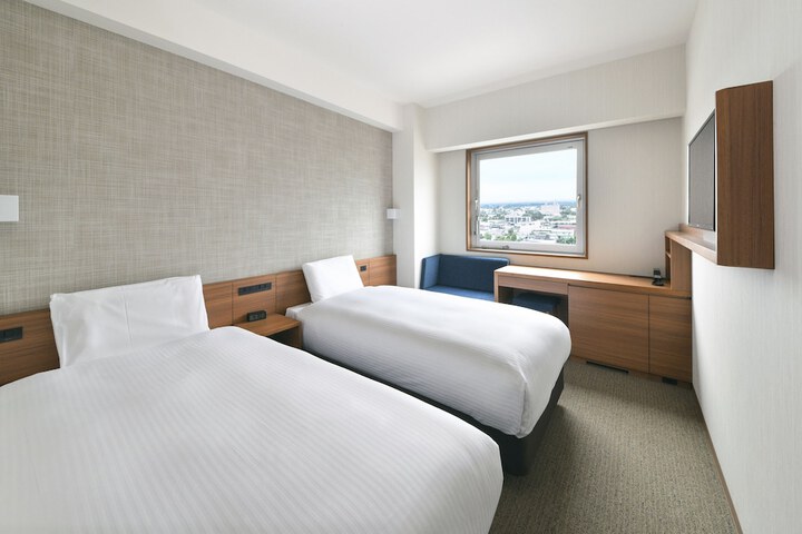 Room 11 of 28