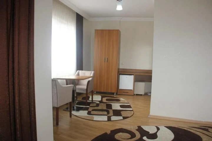 Room 5 of 8