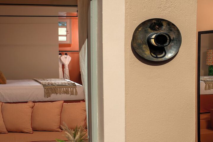 Room 5 of 282