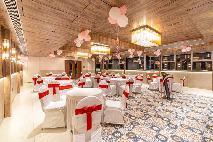 Ballroom/Hall 49 of 60