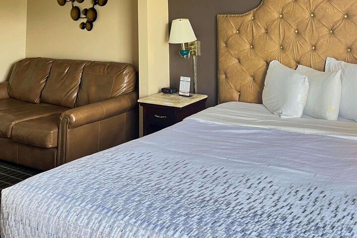 1 King Bed Accessible (6 of 15)
