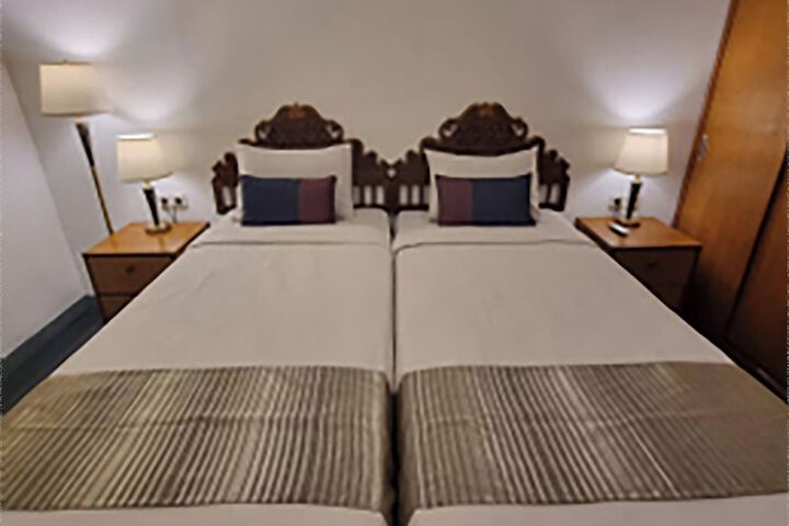 Room 9 of 30