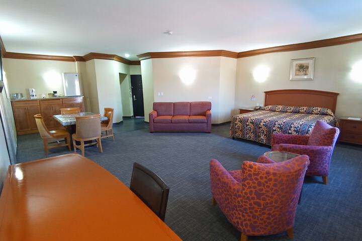 Room 12 of 77
