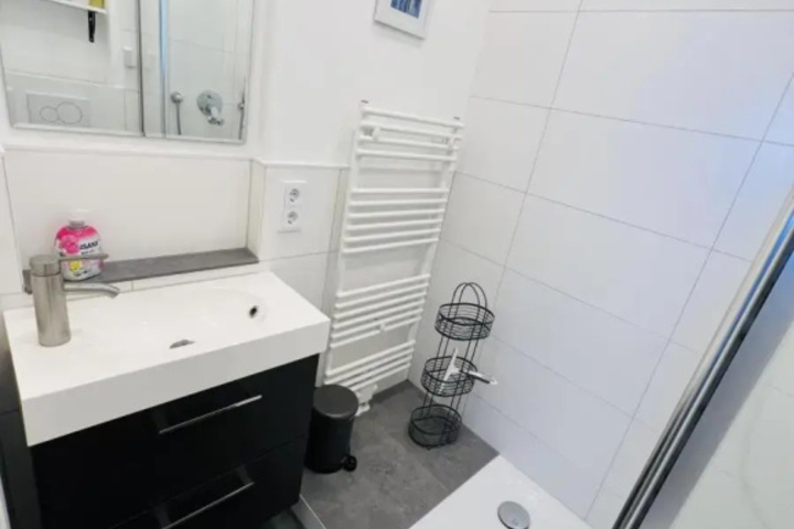 Room 7 of 14